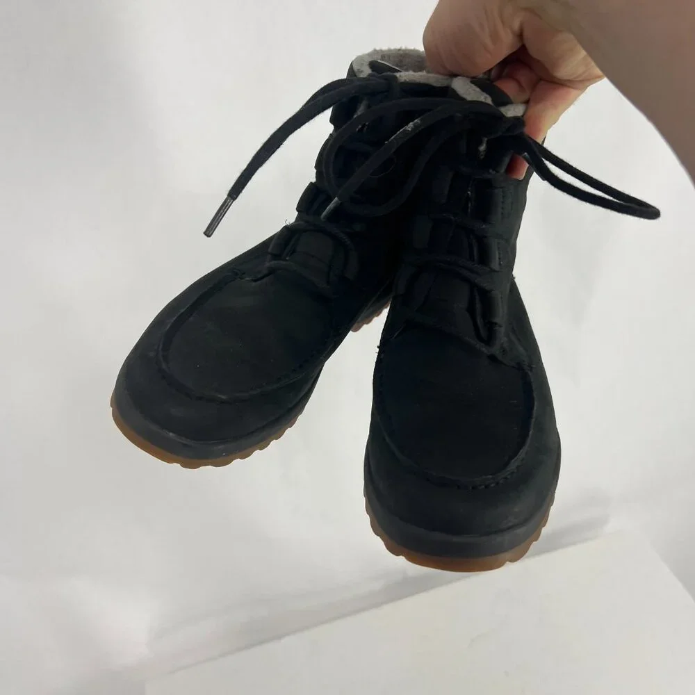 Sperry size black